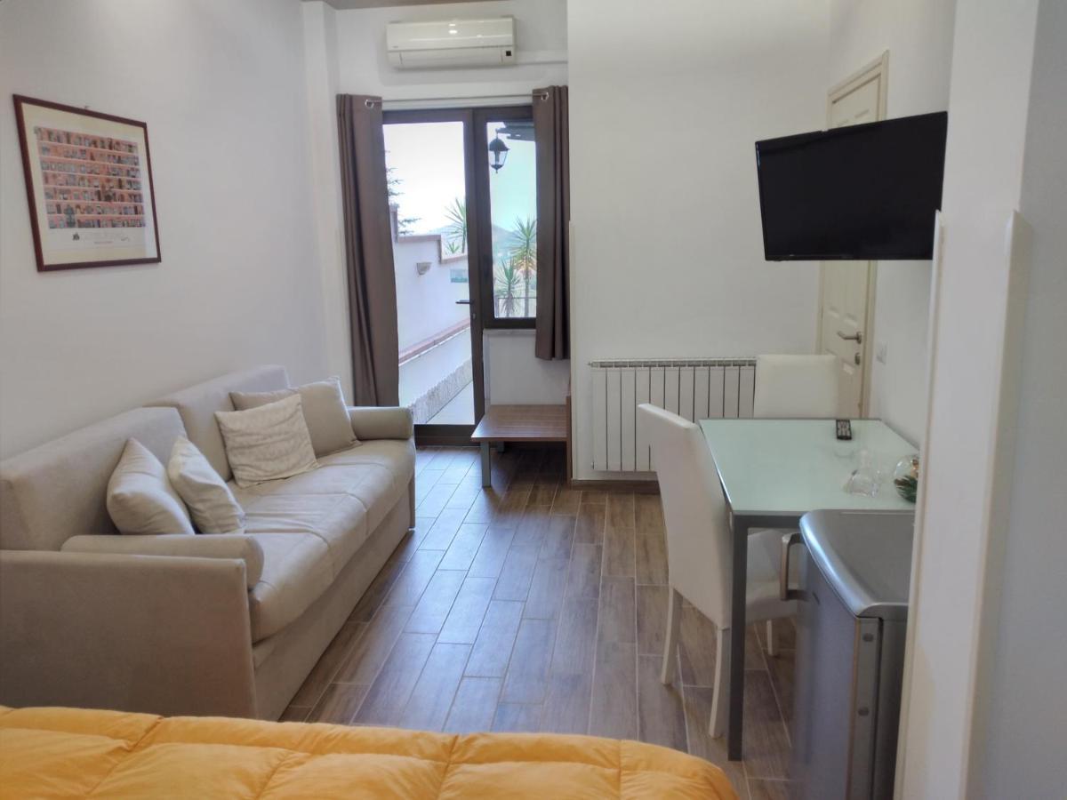 B&B Villa Letizia Castelbuono  Buitenkant foto