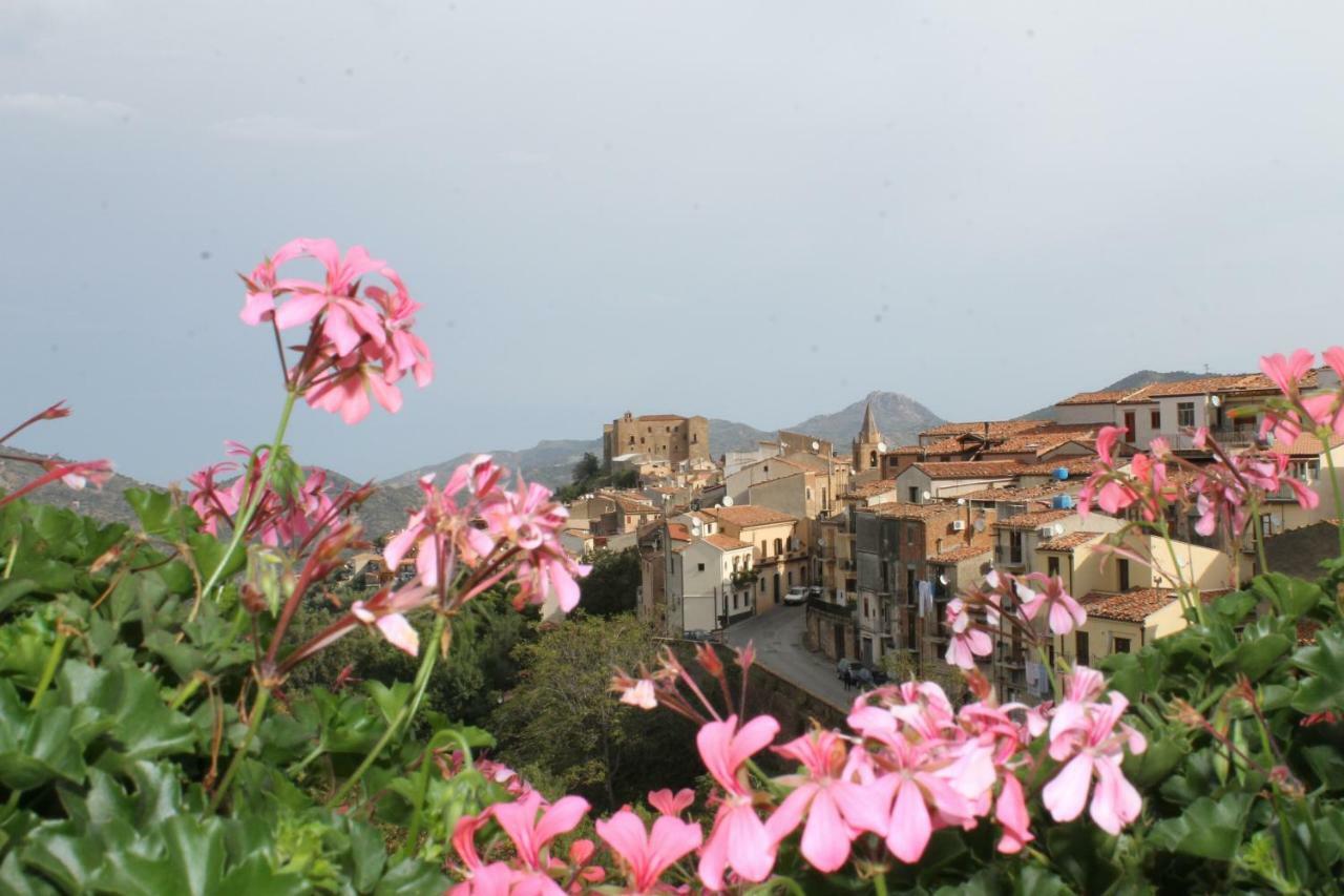 B&B Villa Letizia Castelbuono  Buitenkant foto