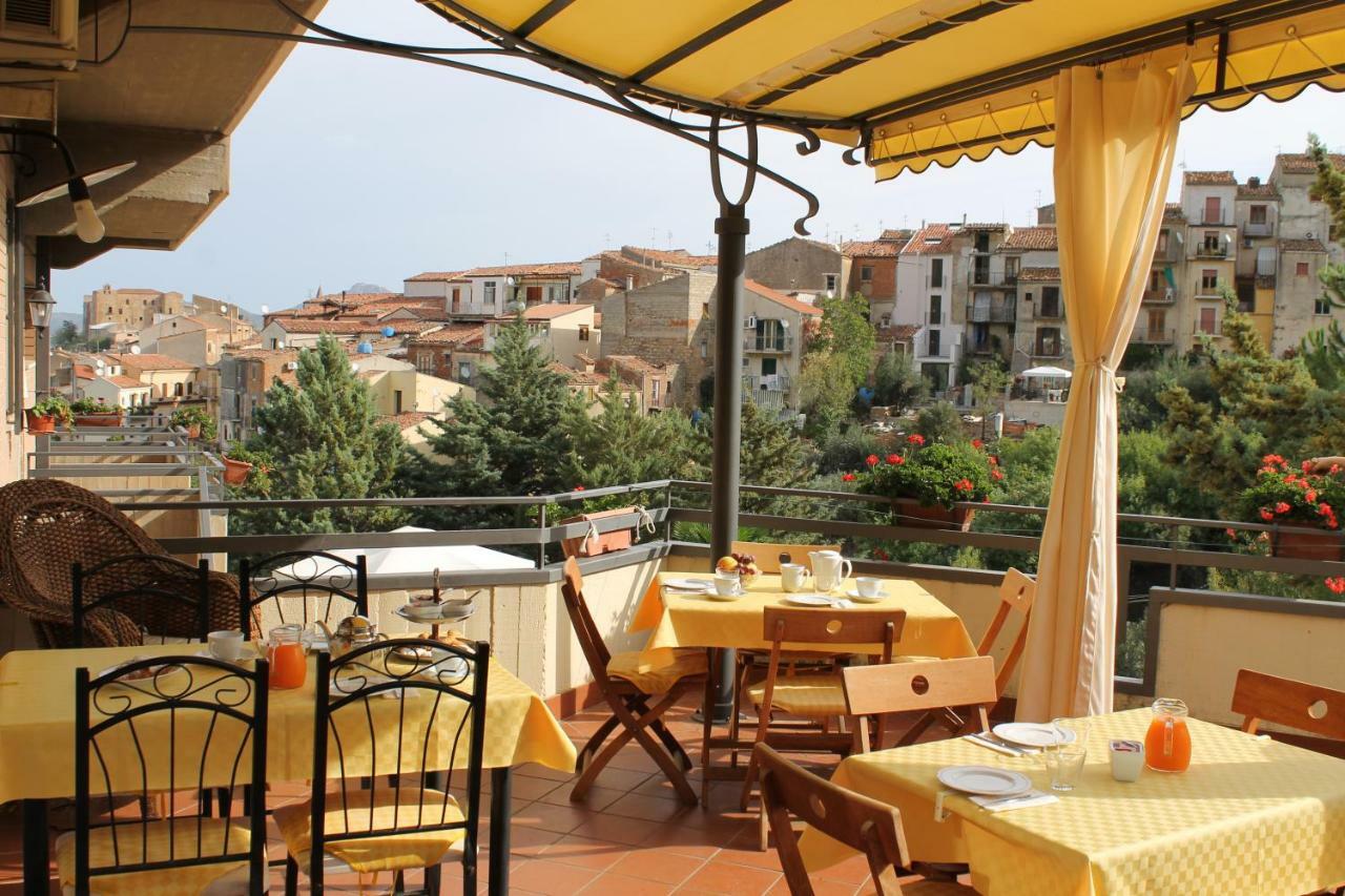 B&B Villa Letizia Castelbuono  Buitenkant foto
