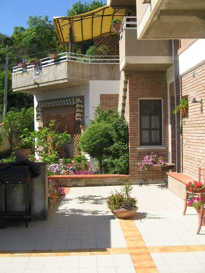 B&B Villa Letizia Castelbuono  Buitenkant foto