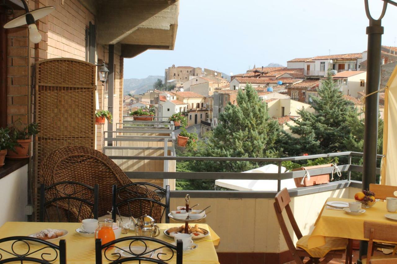 B&B Villa Letizia Castelbuono  Buitenkant foto